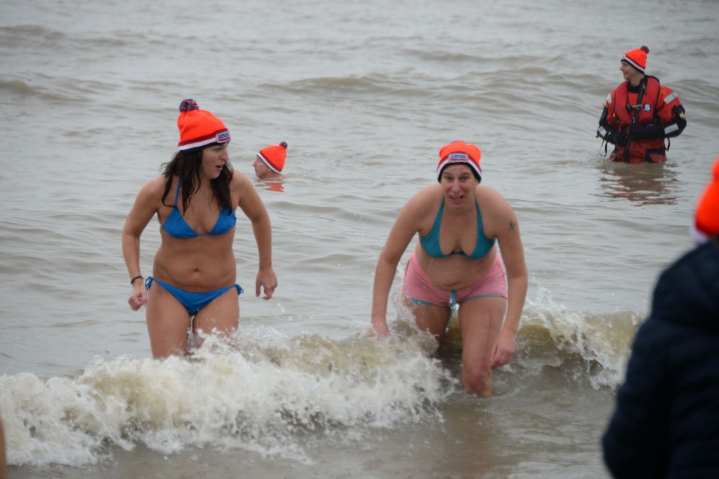 ../Images/Nieuwjaarsduik Noordwijk 2020 123.jpg